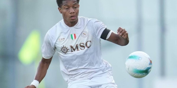 新锋霸降临！霍伊伦飞抵意大利罗马，体检即将开启那不勒斯新篇章！