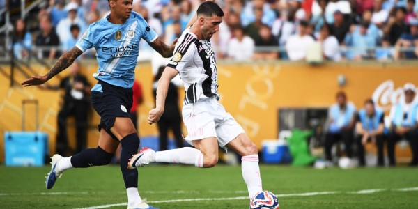 杜桑·弗拉霍维奇转会风波：曼联与AC米兰的争夺战如何收场？